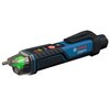Na zdjęciu znajduje się tester napięcia z widocznym logo "BOSCH Professional GVD 1000-17" oraz przyciskiem z symbolem włączania. Urządzenie ma czarno-niebieską obudowę z zielonym światłem na końcówce.