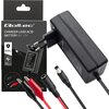 Czarne opakowanie z logo "Qoltec" zawiera napis "Charger Lead Acid Battery 6V 12V" oraz ikony z napisami "Multiple Protection" i "High Stability". Obok znajduje się czarna ładowarka z wtyczką oraz przewodami zakończonymi różnymi złączami.