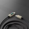 Czarny kabel USB-C - USB-C o długości 1,5 m z wyświetlaczem LCD pokazującym wartość "75.1". Kabel ma plecioną osłonę i jasne złącza, z jednym z nich oznaczonym symbolem błyskawicy.