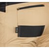 Beżowe spodnie robocze z czarną kieszenią i pomarańczowymi przeszyciami, z widoczną metką z napisem "CORDURA fabric".