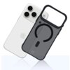 Na zdjęciu widoczne jest czarne etui 3MK Smoke MagCase z okrągłym wzorem, przeznaczone do telefonu Apple iPhone 17 Pro. Obok etui znajduje się biały telefon z trzema obiektywami aparatu i logo w kształcie jabłka.