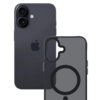 Na zdjęciu widoczny jest ciemny telefon z dwoma obiektywami aparatu i logo w kształcie nadgryzionego jabłka. Przed telefonem znajduje się przezroczyste etui z ciemnym obramowaniem i okrągłym wzorem na środku.