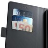 Czarne etui z kieszonkami, w których znajdują się dwie karty płatnicze oraz banknot o nominale 50 euro. Na jednej z kart widoczny jest napis "3mk".