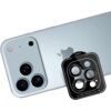 Na zdjęciu widoczny jest tył telefonu z trzema obiektywami aparatu oraz szkło ochronne z napisem "open" i "IP 17 PRO/17 PRO MAX Camera film". Obok znajduje się logo w kształcie nadgryzionego jabłka.