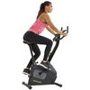 Na zdjęciu znajduje się rower magnetyczny z widocznym napisem "Star Fit B100" oraz logo "TUNTURI" na obudowie. Osoba siedzi na rowerze, trzymając kierownicę.