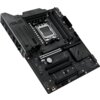 Czarna płyta główna z widocznymi gniazdami na komponenty komputerowe, oznaczeniami technicznymi oraz logo "ASUS". Na płycie znajduje się napis "X870 Max Gaming WiFi7".