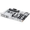 Biała płyta główna z widocznymi złączami, portami i gniazdami, na której znajduje się napis "X870 MAX GAMING WiFi7" oraz logo "ASUS". Na płycie widoczne są różne komponenty elektroniczne i złącza, w tym porty USB, HDMI oraz audio.