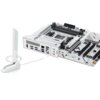 Biała płyta główna z widocznymi złączami i komponentami, obok której znajduje się antena z logo ASUS. Na płycie widoczny jest napis "X870 Max Gaming WiFi7".