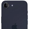 Czarny smartfon z widoczną nakładką na obiektyw aparatu oraz logo w kształcie nadgryzionego jabłka na obudowie. Nakładka na obiektyw jest okrągła i ma metaliczną obwódkę.