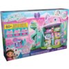 Opakowanie produktu "Zestaw figurek SPIN MASTER Koci Domek Gabi Film Interaktywny domek filmowy 6074339" przedstawia kolorowy, interaktywny domek z postaciami z bajki, z napisem "Gabby's Dollhouse The Movie" oraz informacją o ponad 60 interaktywnych anima