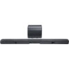 Na zdjęciu widoczny jest czarny soundbar z kilkoma portami i przyciskami na tylnej części oraz subwoofer w tym samym kolorze. Produkt jest przedstawiony na białym tle, bez widocznych napisów ani logo.