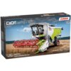 Pudełko z klockami plastikowymi przedstawia model kombajnu Claas Dominator 370 na tle pola zbożowego, z widocznymi napisami: "CaDA Master", "4567PCS", "CLAAS DOMINATOR 370", oraz "Designer: Eric Trak, Michał Skorupka". Logo "CLAAS" jest umieszczone w kilk