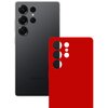 Na zdjęciu widoczny jest czarny smartfon z czterema obiektywami aparatu oraz czerwone etui z wycięciami na obiektywy. Na smartfonie znajduje się napis "Samsung".