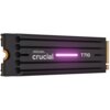 Czarny dysk SSD z radiatorem, na którym widnieje logo "micron crucial" oraz oznaczenie modelu "T710". Na środku znajduje się podłużny, świecący na różowo pasek.