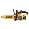 Na zdjęciu znajduje się żółto-czarna piła akumulatorowa z widocznym logo "DEWALT" na prowadnicy oraz obudowie. Na prowadnicy widnieje napis "12 in / 30 cm".