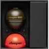 Na zdjęciu znajduje się opakowanie z dwoma kulistymi urządzeniami: górne w kolorze oliwkowym z napisem "deeper chirp+ 3", a dolne w kolorze pomarańczowym z napisem "deeper". W tle widoczny jest czarny wzór przypominający mapę topograficzną.