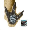 Na zdjęciu widoczna jest łapa figurki dinozaura z trzema ciemnymi pazurami i wzorem przypominającym DNA na spodzie. Obok znajduje się ikona z wizerunkiem dinozaura i logo "Jurassic World".