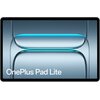 Tablet z wyświetlaczem prezentującym abstrakcyjny, niebieski wzór. Na ekranie widoczny jest napis "OnePlus Pad Lite".