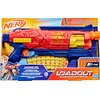 Opakowanie przedstawia kolorową wyrzutnię z serii NERF, z widocznym logo producenta w lewym górnym rogu. Na opakowaniu znajdują się napisy: "Customize Your Ultimate Blaster", "Rapid Reload Clip Attachment", oraz "Loadout Shadow Speed Recon", a także infor