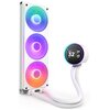 Białe chłodzenie wodne z trzema wentylatorami RGB, które emitują kolorowe światło. Obok znajduje się okrągły wyświetlacz z tekstem: "NZXT 32° CPU 34° Liquid 29".