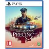 Okładka gry "The Precinct Standard Edition" na PS5 przedstawia postać policjanta w mundurze na tle miasta, z widocznym radiowozem i helikopterem. Na dole okładki znajdują się loga "Fallen Tree Games" i "Microids", a także oznaczenie wiekowe 18+ oraz adres