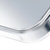 Przezroczyste etui o zaokrąglonych krawędziach, wykonane z gładkiego materiału, odbijającego światło. Produkt jest minimalistyczny i elegancki, bez widocznych napisów ani logo.