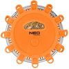 Pomarańczowa flara drogowa z trzema widocznymi diodami LED i napisem "NEO TOOLS" na środku. Produkt ma okrągły kształt z wystającymi uchwytami na obwodzie.