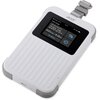 Obraz przedstawia prostokątny, szary router z pionowymi żłobieniami na obudowie, wyposażony w pasek u góry. Produkt oferuje funkcje DualBand 2.4 / 5 GHz oraz gniazdo SIM, a także zawiera pakiet danych 20GB.
