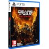 Okładka gry na PS5 zatytułowanej "Gears Of War: Reloaded" przedstawia postacie w zbrojach z bronią na tle płomieni. Na dole widnieje oznaczenie wiekowe 18 oraz informacja: "Wymaga pobrania zawartości. Gra w polskiej (napisy) i angielskiej wersji językowej