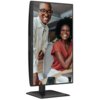 Monitor AOC 24E4U o przekątnej 23,8 cala, rozdzielczości 1920x1080, z matrycą IPS, częstotliwością odświeżania 120Hz i czasem reakcji 4 ms [GTG]. Na ekranie widoczne są dwie osoby uśmiechające się, a na obudowie monitora znajduje się logo AOC.