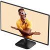 Monitor AOC 27B31H o przekątnej 27 cali, rozdzielczości 1920x1080 pikseli, z matrycą IPS, częstotliwością odświeżania 120Hz, czasem reakcji 4 ms [GTG] i 1 ms [MPRT]. Na ekranie widoczna jest osoba w żółtej koszulce i białych okularach przeciwsłonecznych n