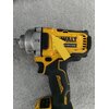 Klucz udarowy DEWALT XR DCF892P2T-QW Wyposażenie Ładowarka