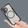 Etui na telefon w kolorze czarnym z widocznym okręgiem na tylnej części, trzymane w dłoni na szarym tle. Produkt ma wycięcia na aparat i przyciski.