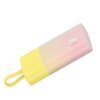 Żółto-różowy powerbank z napisem "20W" na górnej części obudowy, posiadający żółty pasek do przenoszenia. Na żółtej części obudowy widoczne są cztery małe diody oraz logo "Baseus".