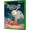Okładka gry "The Outer Worlds 2 Premium Edition" na konsolę Xbox Series X przedstawia postać z głową w kształcie księżyca, trzymającą zielony miecz świetlny, stojącą na kolorowym stworzeniu w kosmicznym krajobrazie. Na okładce znajdują się napisy: "The Ou
