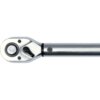 Na zdjęciu widoczny jest metalowy klucz dynamometryczny z okrągłą głowicą i dźwignią do regulacji. Produkt ma gładką, srebrną powierzchnię i prosty, cylindryczny uchwyt.