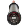 Czarny koniec gryfu z widocznym logo "NIKE" oraz napisami: "JUST DO IT", "20KG", "PERFORMANCE TESTED". Gryf ma gładką, ciemną powierzchnię z czerwonymi akcentami.