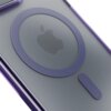 Fioletowe etui na telefon z przezroczystym panelem, przez który widać logo w kształcie jabłka. Na etui znajduje się okrągły wzór oraz podłużny element w podobnym odcieniu fioletu.