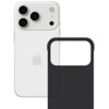 Na zdjęciu widoczny jest biały smartfon z trzema obiektywami aparatu oraz czarnym etui, które jest umieszczone obok niego. Na telefonie znajduje się logo w kształcie nadgryzionego jabłka.