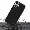 Czarne etui na telefon z dwoma widocznymi otworami na aparaty, unoszące się nad powierzchnią z rozpryskującymi się odłamkami. Tło jest białe, a na dole widoczna jest tekstura przypominająca beton.