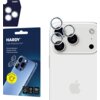 Na zdjęciu widoczny jest biały telefon z trzema obiektywami, na które nałożone są srebrne osłony. Obok znajduje się opakowanie produktu z napisem "HARDY Lens Protection Pro" oraz grafiką przedstawiającą telefon z osłonami na obiektywach.