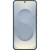 Na zdjęciu widoczny jest czarny smartfon z dużym ekranem, na którym wyświetlany jest abstrakcyjny wzór w odcieniach szarości i beżu. W górnej części ekranu znajduje się mały otwór na aparat przedni.