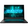 Laptop z otwartym ekranem, na którym wyświetlany jest napis "GIGABYTE" w neonowym, niebieskim kolorze na tle dynamicznego wzoru. Klawiatura laptopa jest podświetlona na niebiesko, a na obudowie widoczne są subtelne wzory.
