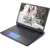 Na zdjęciu widoczny jest laptop z otwartą pokrywą, na której znajduje się świecące logo w kształcie głowy obcego. Obudowa laptopa ma ciemny kolor z podświetleniem wzdłuż tylnej krawędzi, a na tylnej części znajdują się różne porty i złącza.
