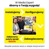 Laptop z wyświetlaczem prezentuje scenę z gry, na której widoczna jest postać przypominająca białego stwora z rogami, otoczona śnieżnym krajobrazem. Na ekranie w prawym dolnym rogu znajduje się tekst: "CRIMSON DESERT PEARL ABYSS", a poniżej klawiatury wid