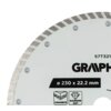 Na zdjęciu widoczna jest część tarczy do cięcia z oznaczeniami: "57T321", "GRAPHITE", "ø 230 x 22.2 mm", oraz ikonami z napisami "CONCRETE" i "DIAMOND CUT". Tarcza ma metaliczny brzeg z widocznymi segmentami.