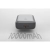 Szary powerbank z widocznym przyciskiem i wskaźnikiem LED na górze, z przodu oznaczenia "PD" i "In/Out" przy porcie. Na dole zdjęcia duży napis "10000mAh".