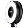 Czarna lampa LED o okrągłym kształcie z białym frontem, na którym widnieje napis "Ulanzi LM-19" otoczony kropkowanym wzorem. Na boku lampy znajduje się port USB-C oraz przyciski z symbolami słońca.