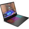 Laptop z kolorową klawiaturą podświetlaną w odcieniach czerwieni, różu i niebieskiego, z wyświetlaczem pokazującym scenę z gry wideo. Na obudowie widoczne jest logo "omen".