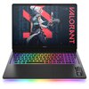 Czarny laptop z widocznym logo "OMEN" na pokrywie, częściowo otwarty, ukazujący klawiaturę z podświetleniem w kolorach fioletowym i różowym. Na obudowie znajduje się napis "Q15" oraz kilka portów na krawędzi urządzenia.